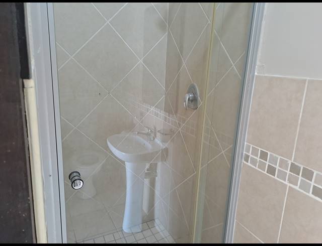 1 BEDROOM APARTMENT FOR SALE IN UMHLANGA RIDGE